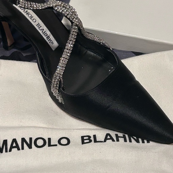 Manolo Blahnik Italian Craftsmanship - Picture 6 of 10